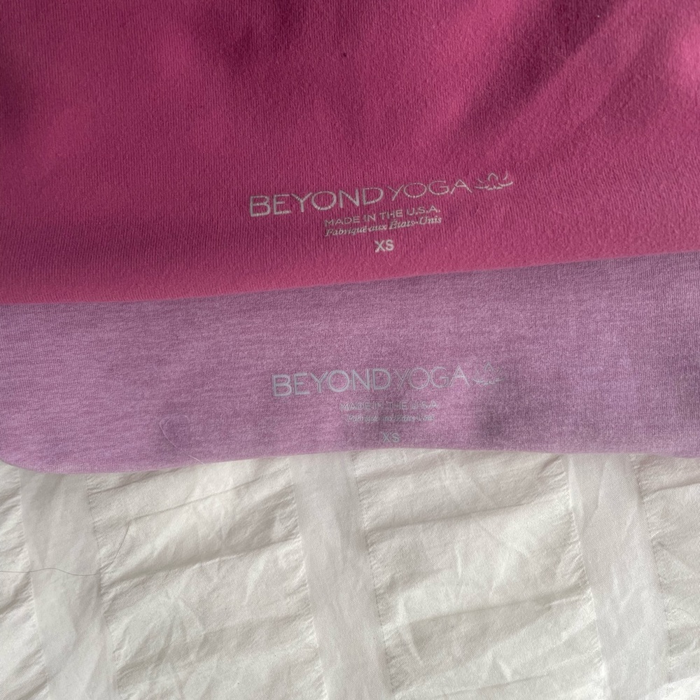 (2 pairs) Beyond Yoga Valentines' Day Balletcore bundle - Picture 6 of 10